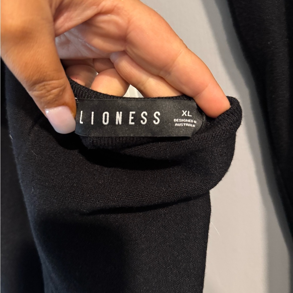 LIONESS BLACK TWO PIECE HALTER DRESS AND SHRUG SIZE 10 NWT - Picture 4 of 7